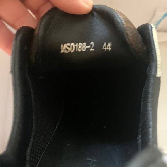 Like New with Box and Dust bag Louis Vuitton "Run Away" Sneakers - Picture 11 of 12